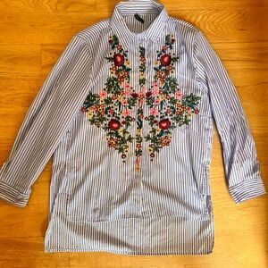 SAN JOY SHIRT WHITE AND LIGHT BLUE STRIPES  SIZE SMALL